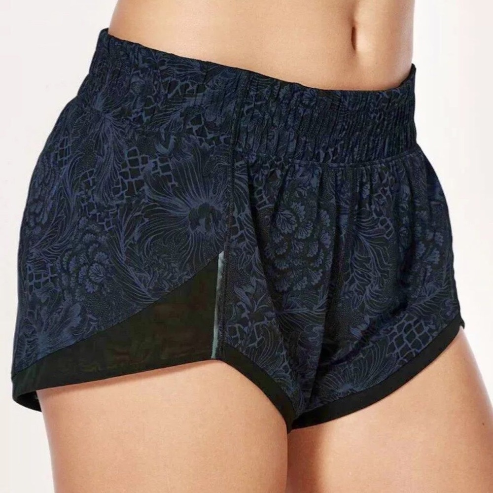 Lululemon Miles Ahead Lined Shorts 2.5”